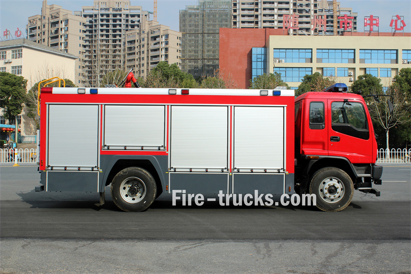 Isuzu FVR GIGA 6000L water foam fire rescue truck