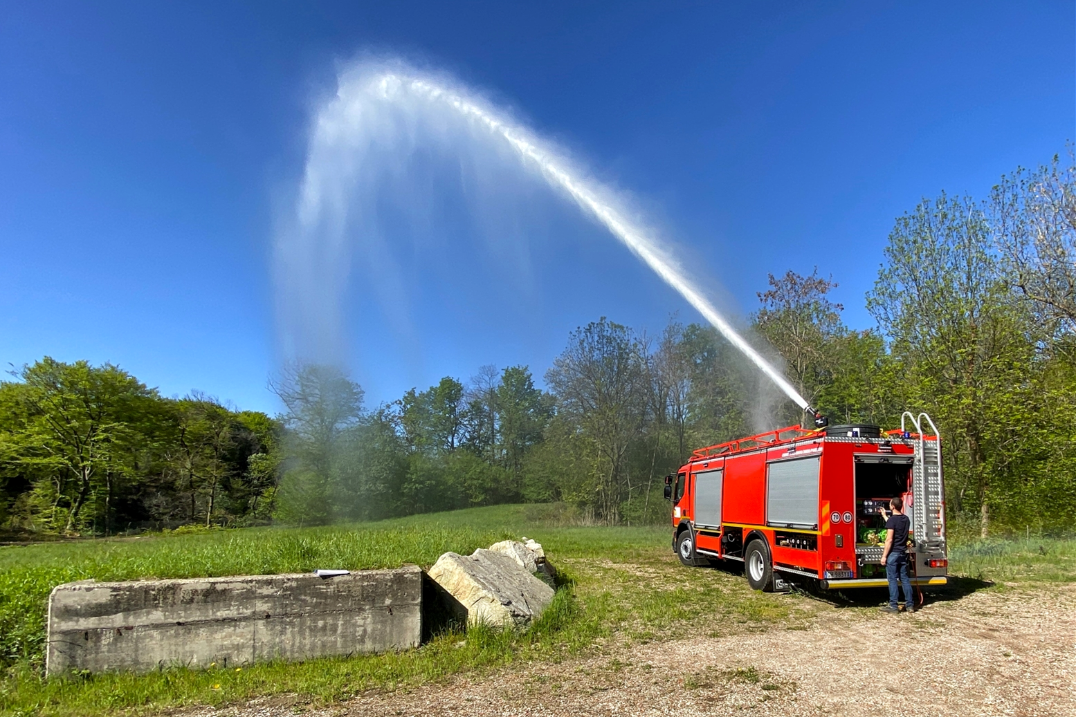 Isuzu GIGA 6000L foam fire fighting truck