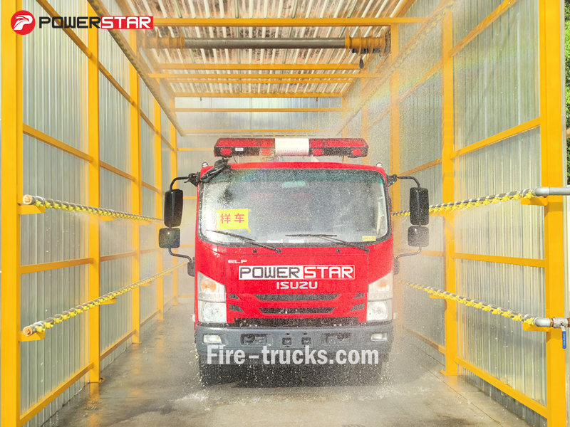 Isuzu ELF 5000L water foam fire truck Isuzu ELF 5000L water foam fire truck