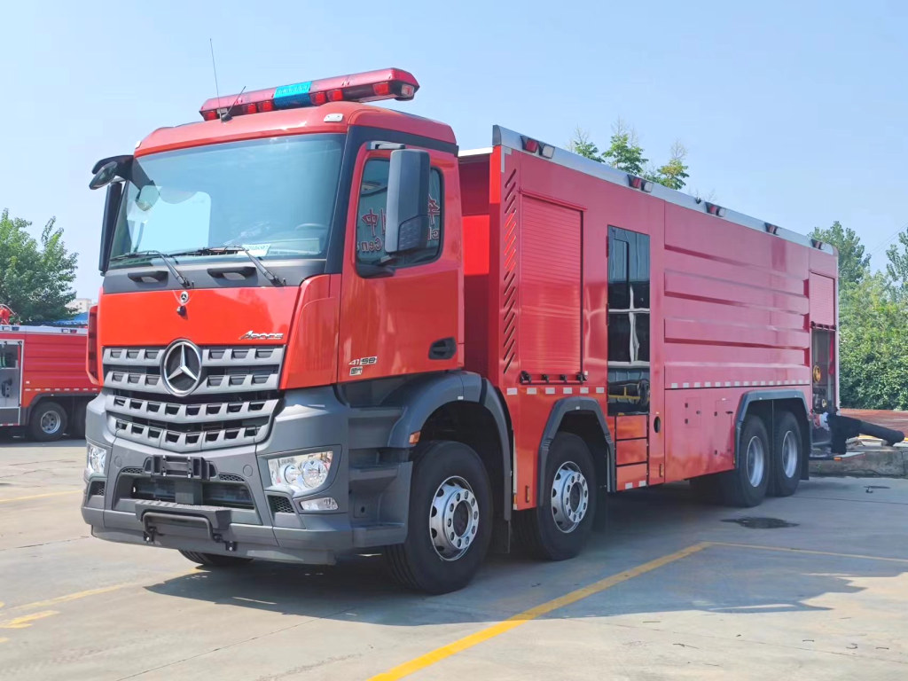 Тяжелая пожарная машина с пеной Benz Actros мощностью 580 л.с. от Saudi Arabia
