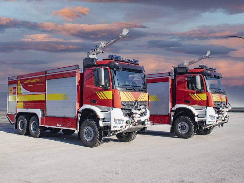 Самая популярная пожарная машина Benz в аэропорту